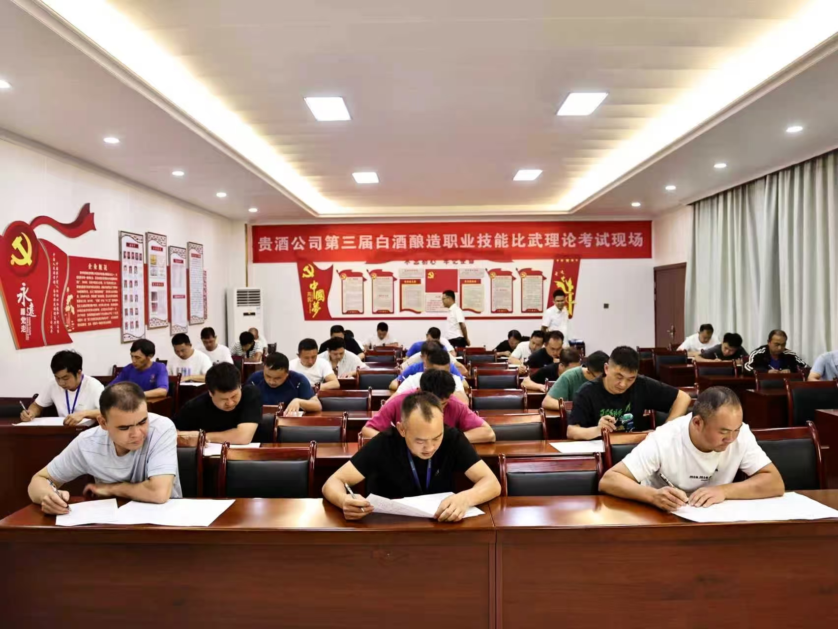 99825355.jpg 99825355.jpg